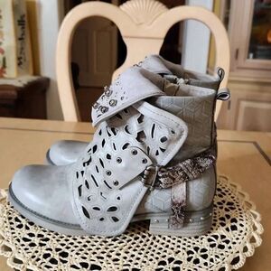 Motorcycle gray studded Combat Ankle Boots women's size 6.5
